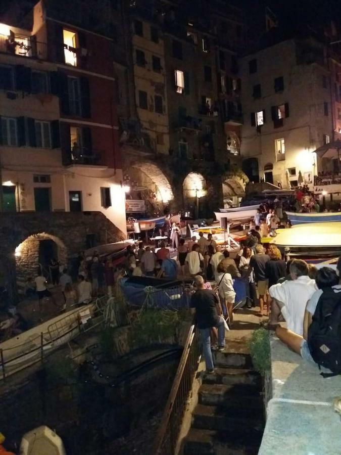 Ca'La Luna - In Centro Con Terrazza Riomaggiore Buitenkant foto