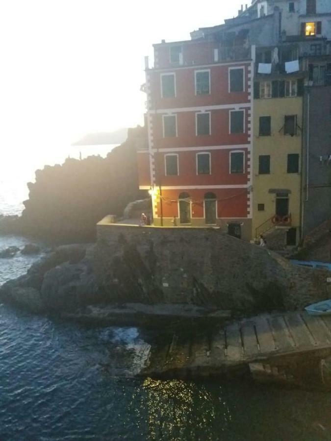 Ca'La Luna - In Centro Con Terrazza Riomaggiore Buitenkant foto